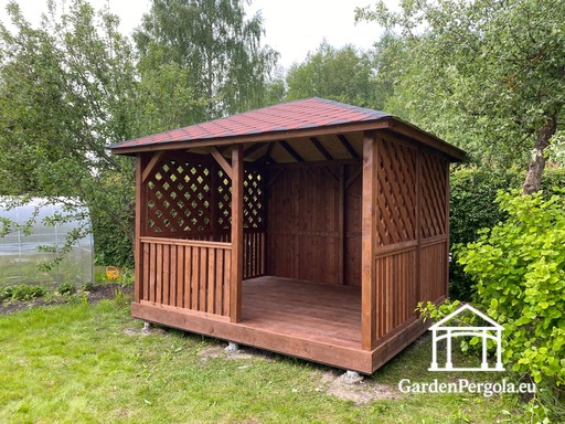 3x3,5 m Brauner Holzpavillon — Gemütlicher Gartenpavillon mit Boden, geschlossener Rückwand und dekorativen Gitterseiten